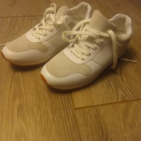 Shoe - Picture 3 of 4